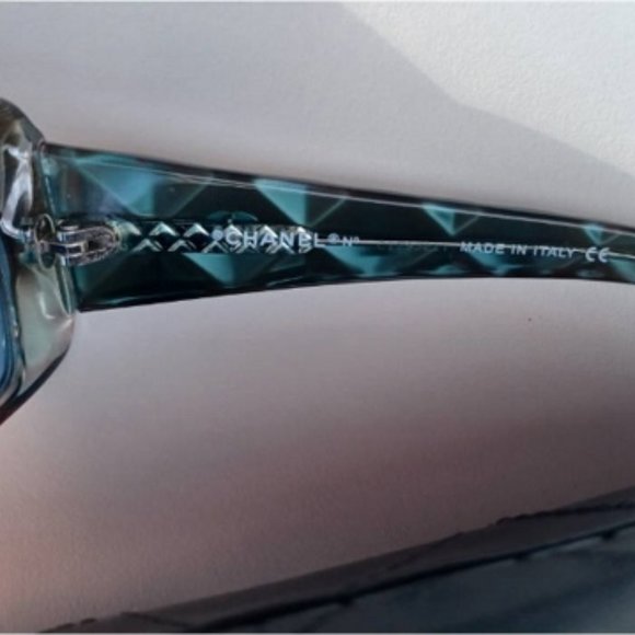 CHANEL 5045 Quilted Sunglasses with CC Logo - Picture 13 of 15